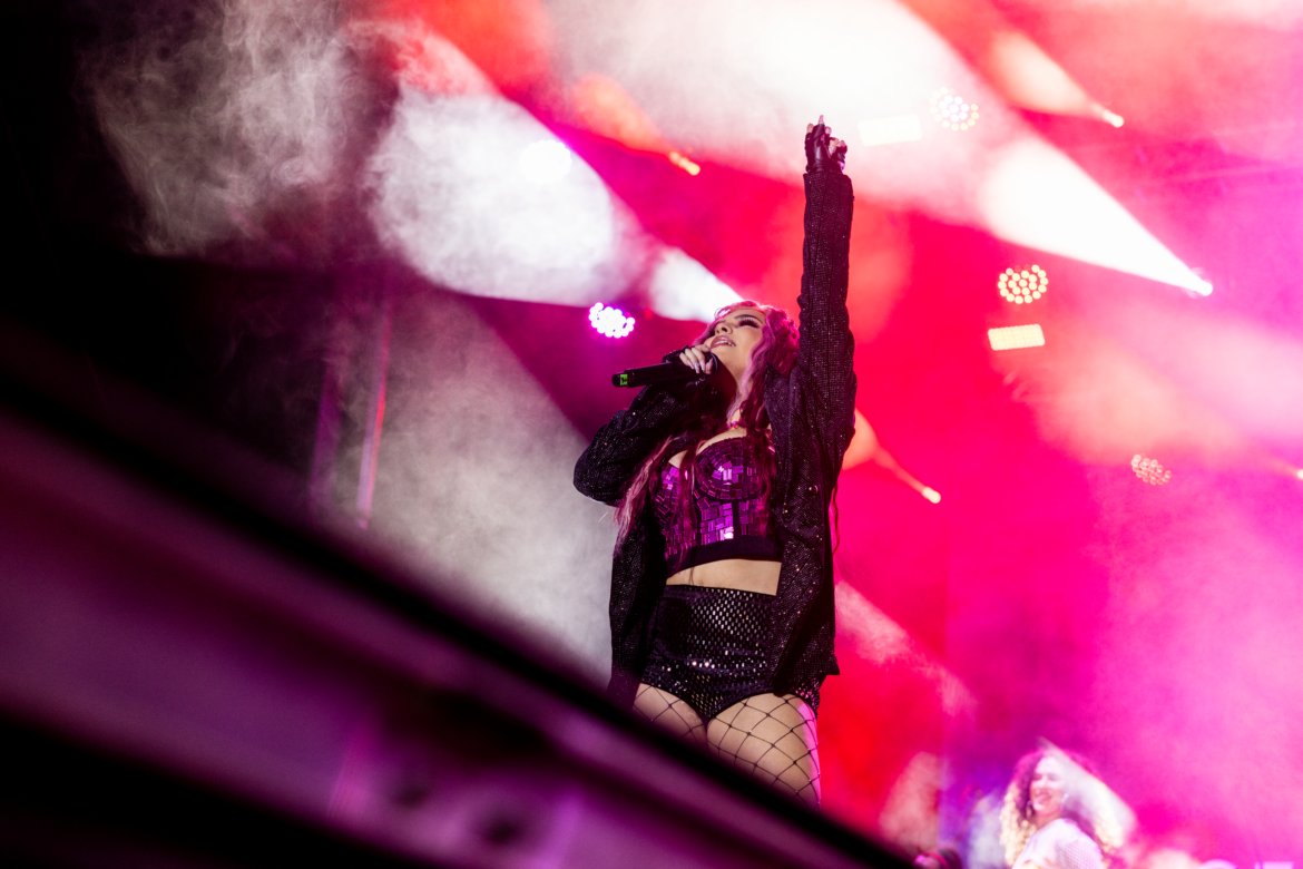 Genesis Diaz triunfa junto a grandes estrellas de la música latina en el tradicional concierto de fin de año en Bayfront Park