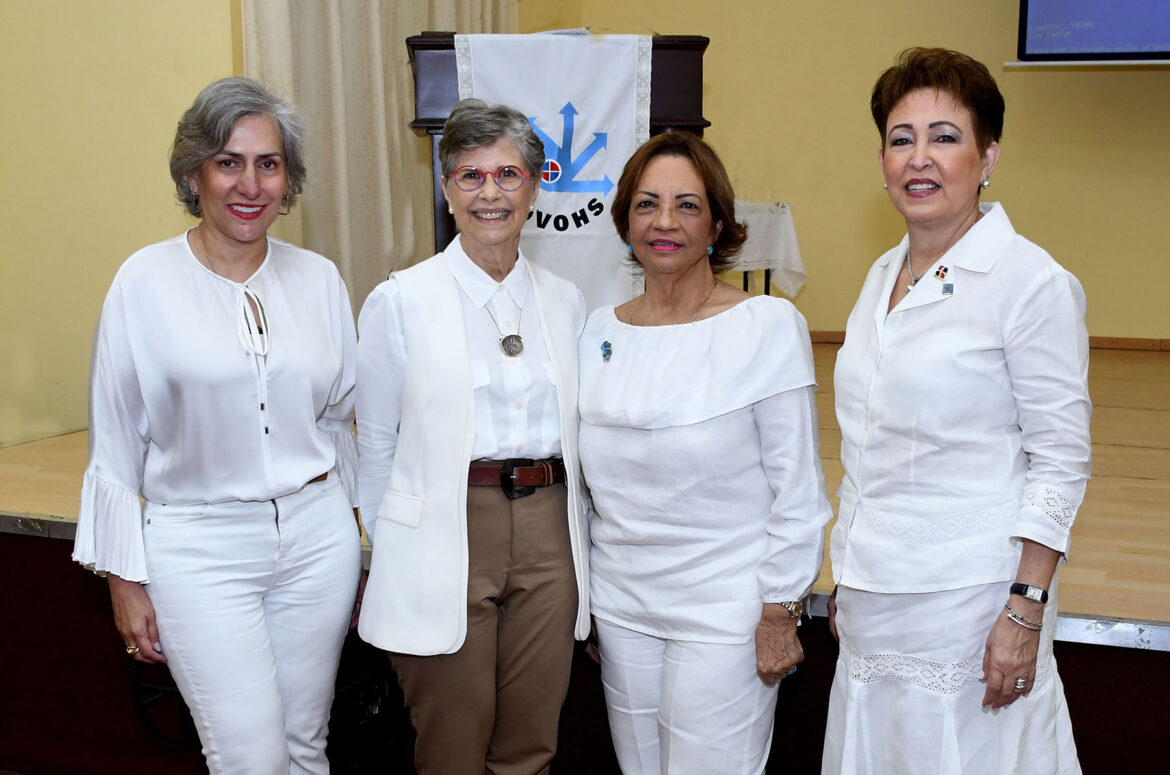 Foto Principal Esther Agelán, Virginia Cabral, Angélica Benítez de Ginebra y Carmen Merino.
