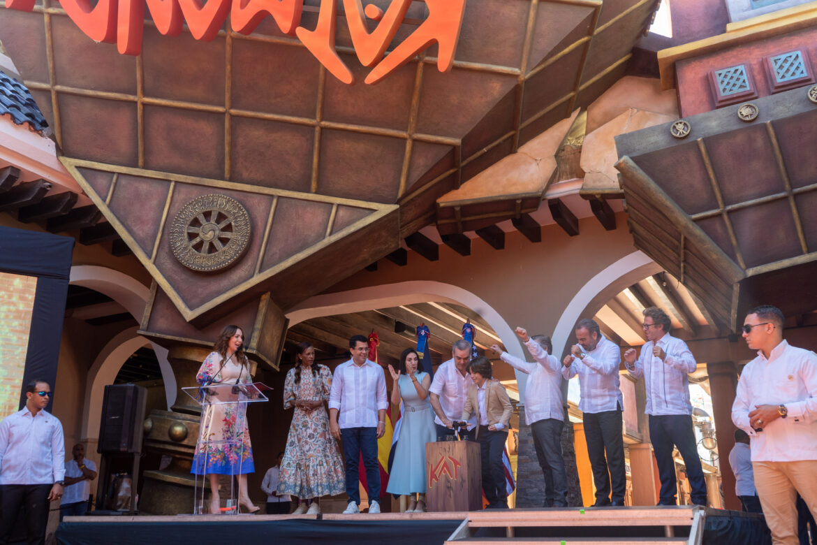 Foto Principal-Presidente realiza cuenta regresiva para apertura de Katmandu Park Punta Cana