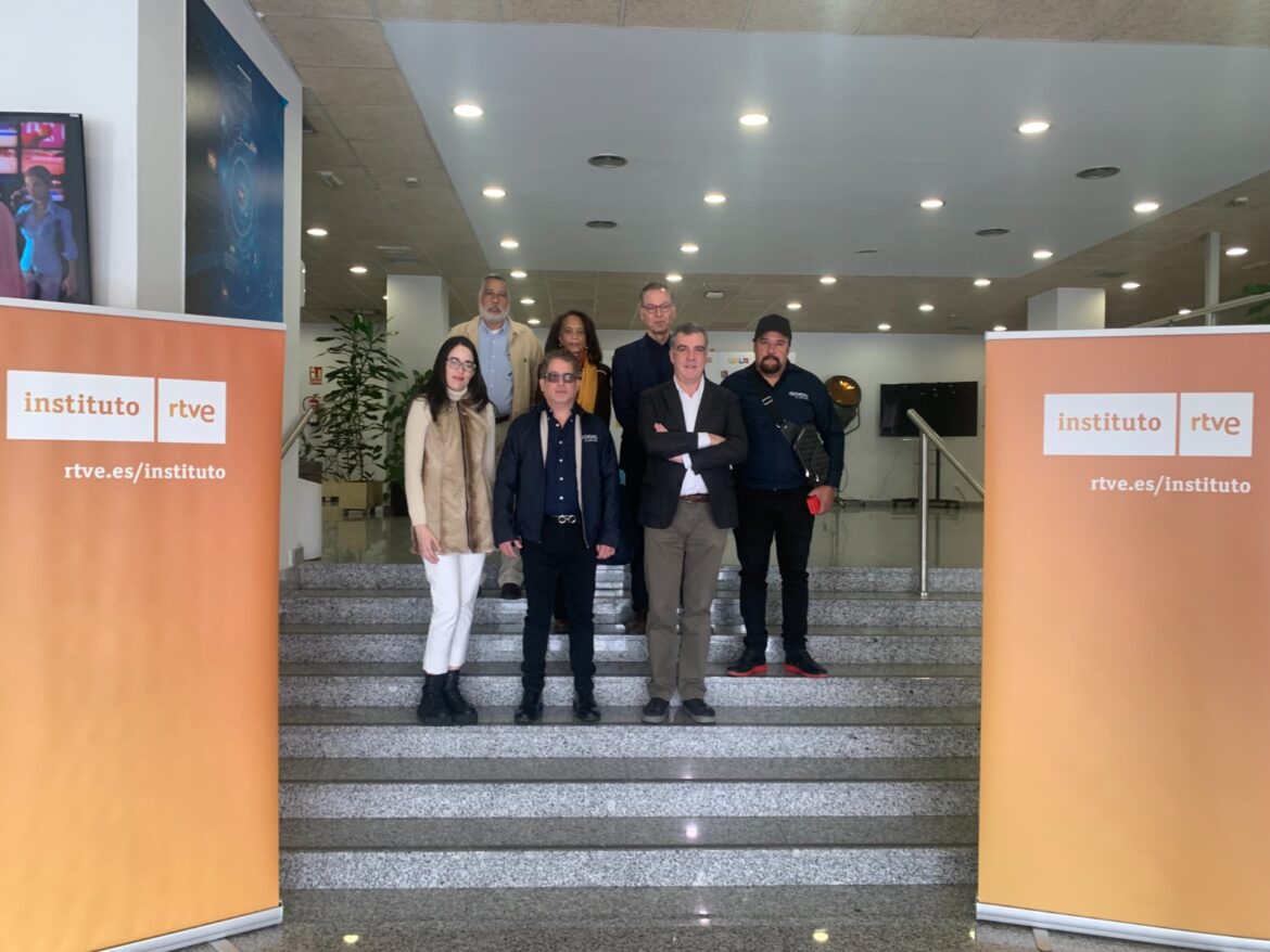 IVAN RUIZ junto a la delegación de RTVD en el Instituto RTVE, recibidos por Carles González y Luis Lianes.