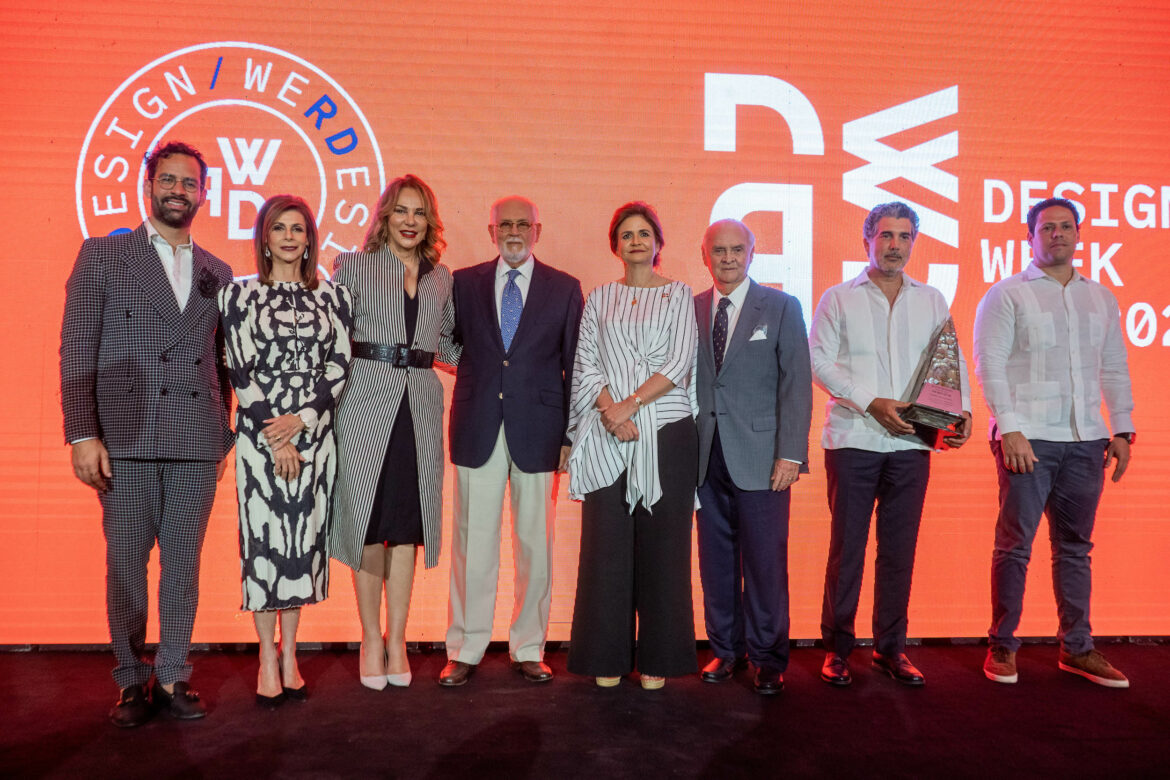 Jorge Brown, Patricia De Moya, Milagros Germán, Juan Antonio Caro Ginebra, Raquel Peña, Danilo Caro, Juan Caro y Carlos Bonilla