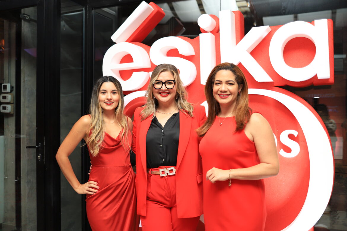 Nataly Prieto- Jhoana Freiter- Ingrid Isidor – ejecutivas Belcorp