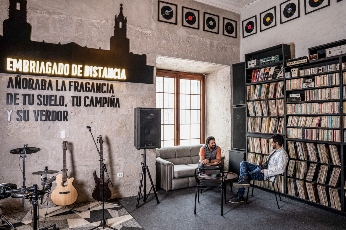 Nomad Urban AQP Music Corner 2