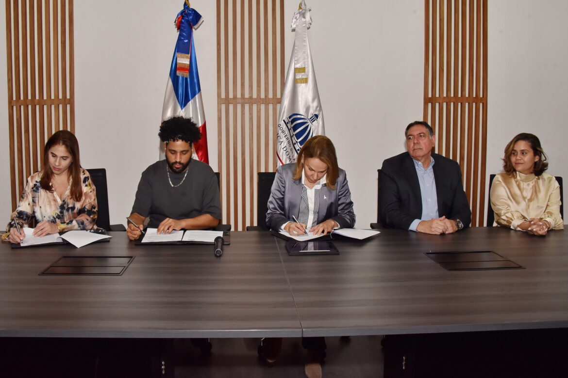 Olga Josefina Alba Dauhajre, José Daniel Báez Pérez, Milagros Germán, Gamal Michleén y Rosa de la Cruz