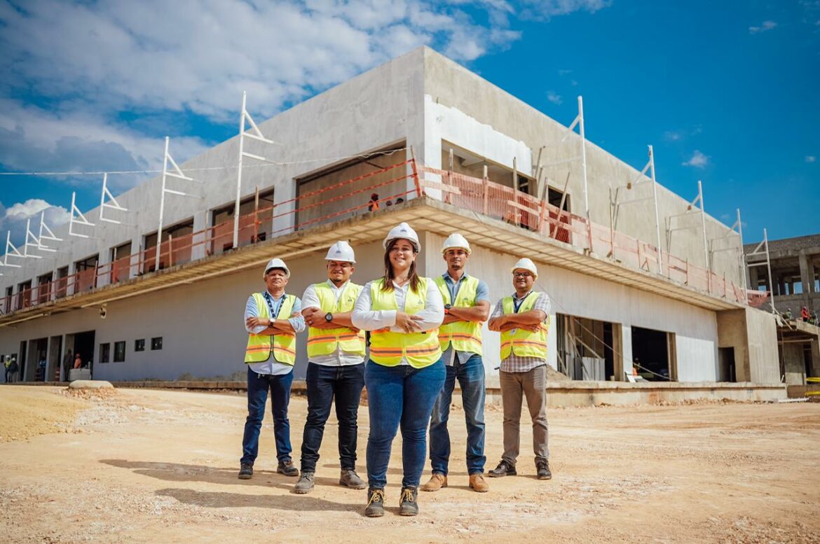 Raquel Peña y Carlos Bonilla supervisan construcción del Hospital Regional San Vicente de Paul-