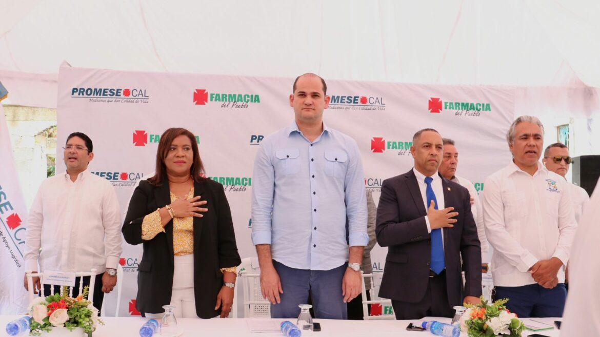 Inauguración Farmacias del Pueblo en Monseñor Nouel