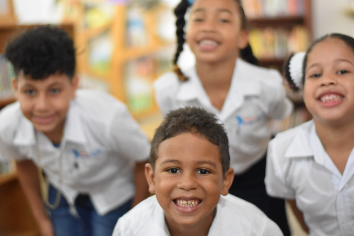 Yspaniola y SOLCA reciben el prestigioso premio Dream Montessori por sus contribuciones a la educación en la República Dominicana.