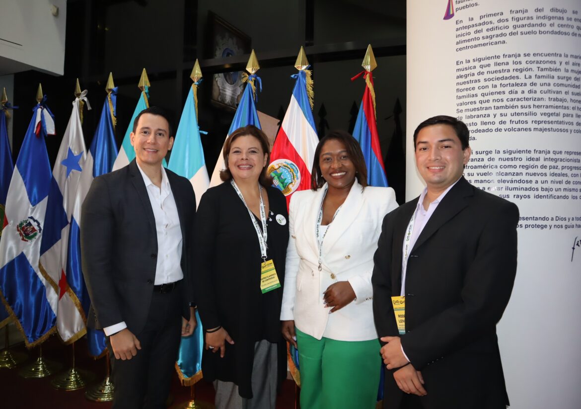 Alberto Mena, Beatriz Fla, Mary Pérez y Rodrigo Leiva.