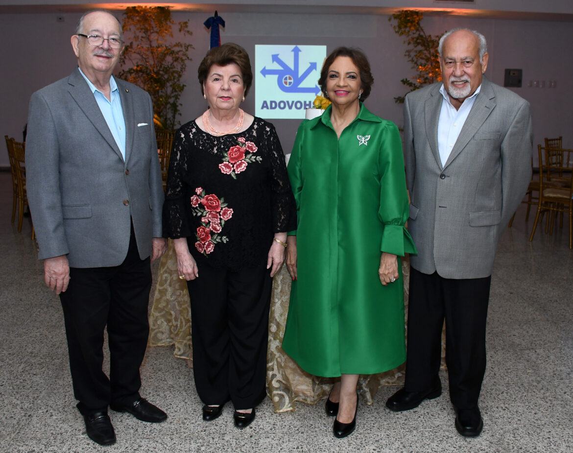 Fotografia Principal César Iván Feris Iglesias, Ingrid de Feris, Angélica Benítez de Ginebra y Danny Méndez