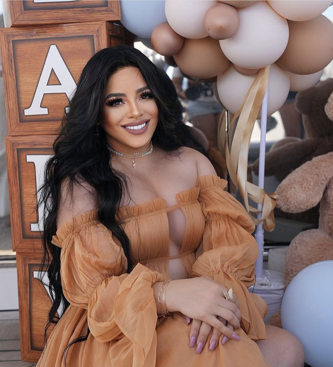 Jenn Quezada será mamá de una niña