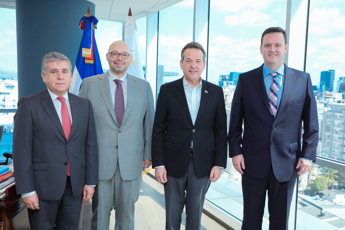 Romilio Gutierrez, Mario Alegria, Victor Bisono e Isaias Krause