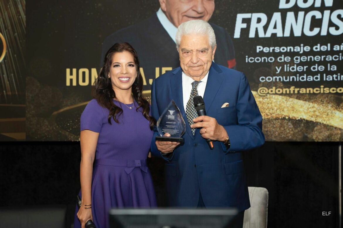 Gabriela Berrospi fundadora de Latino Wallstreet junto a a Don Francisco.