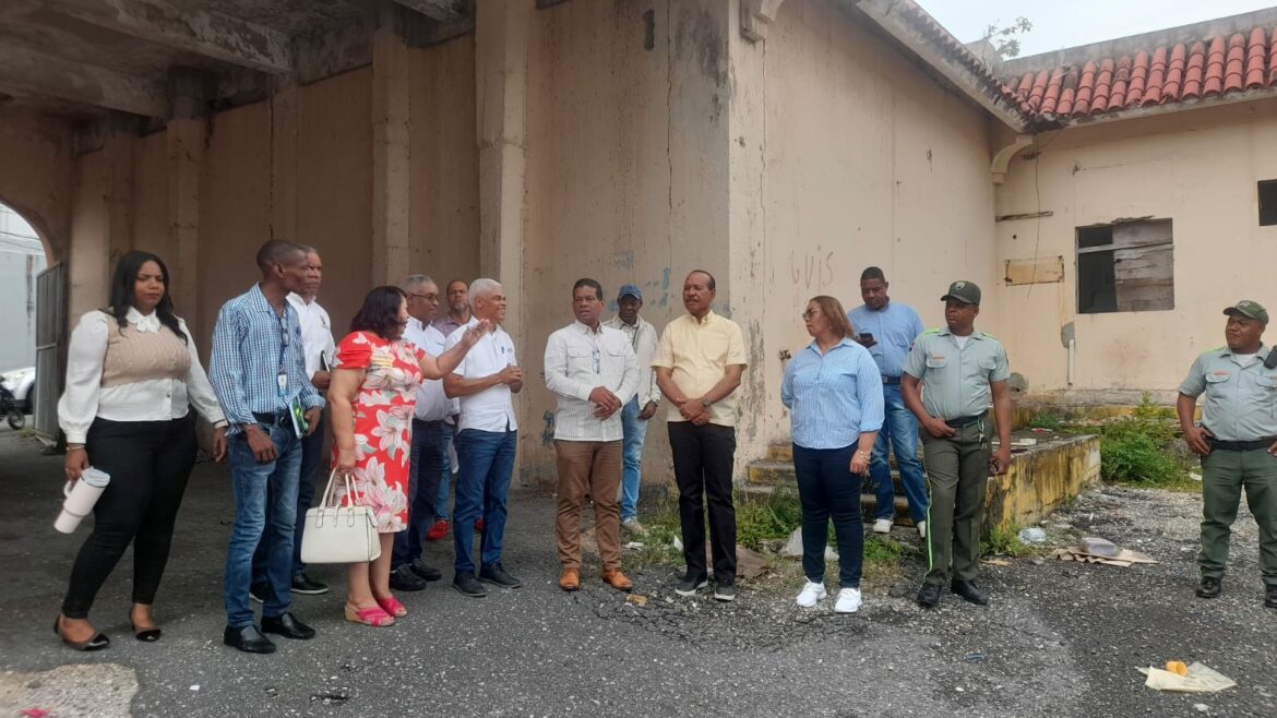 Descenso en mercadito municipal de San Cristóbal.