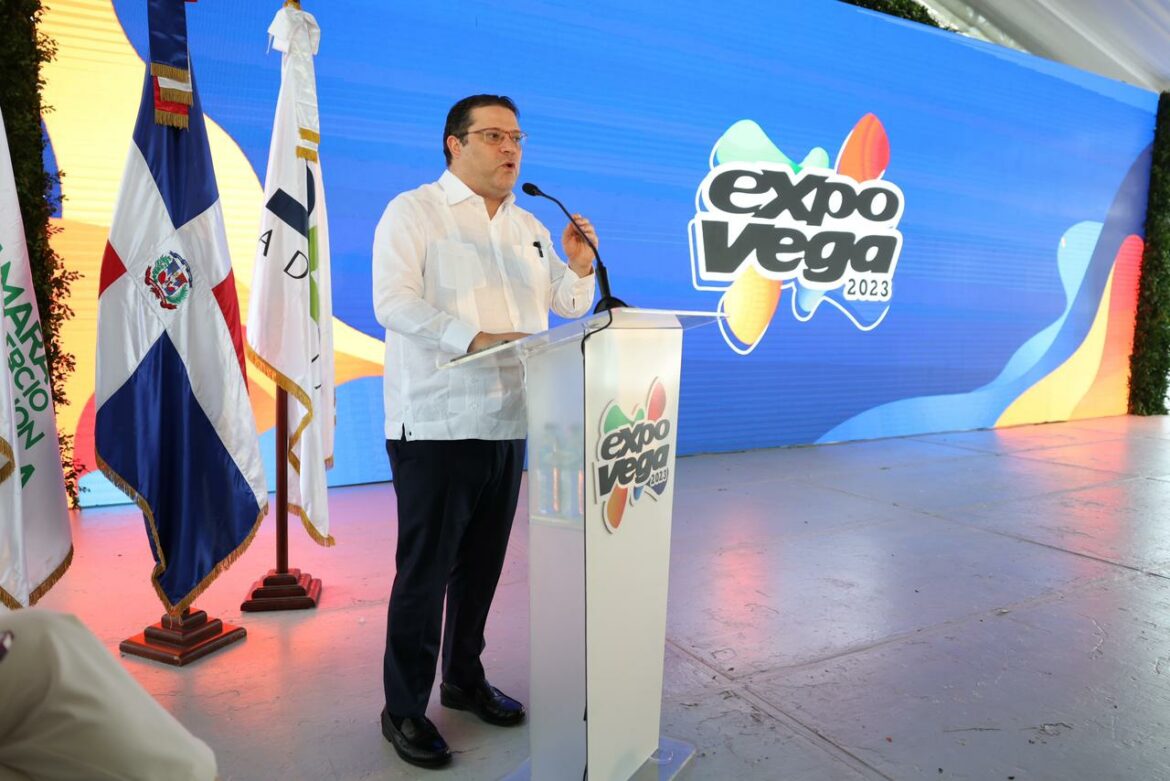 Eduardo Sanz Lovatón durante su participación en la inauguración de Expo Vega. Eduardo Sanz Lovatón durante su participación en la inauguración de Expo Vega.