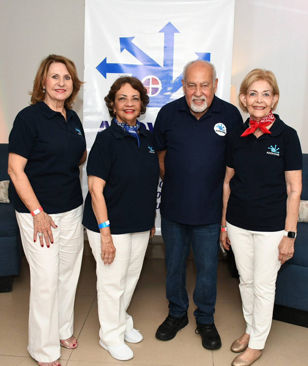 Claudia Rivas, Angélica Benitez de Ginebra, Danny Méndez y Paula de Méndez