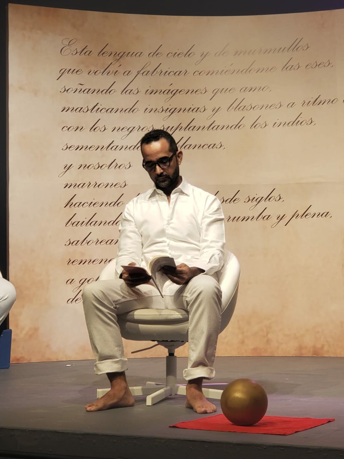 Poeta Guillermo Sterling presenta “Hologramas, Fuego Luz y Tiempo”