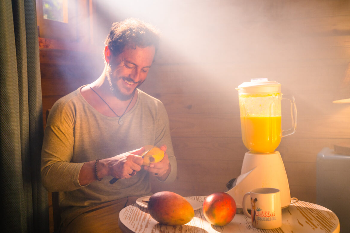 La canción, que destaca el mango