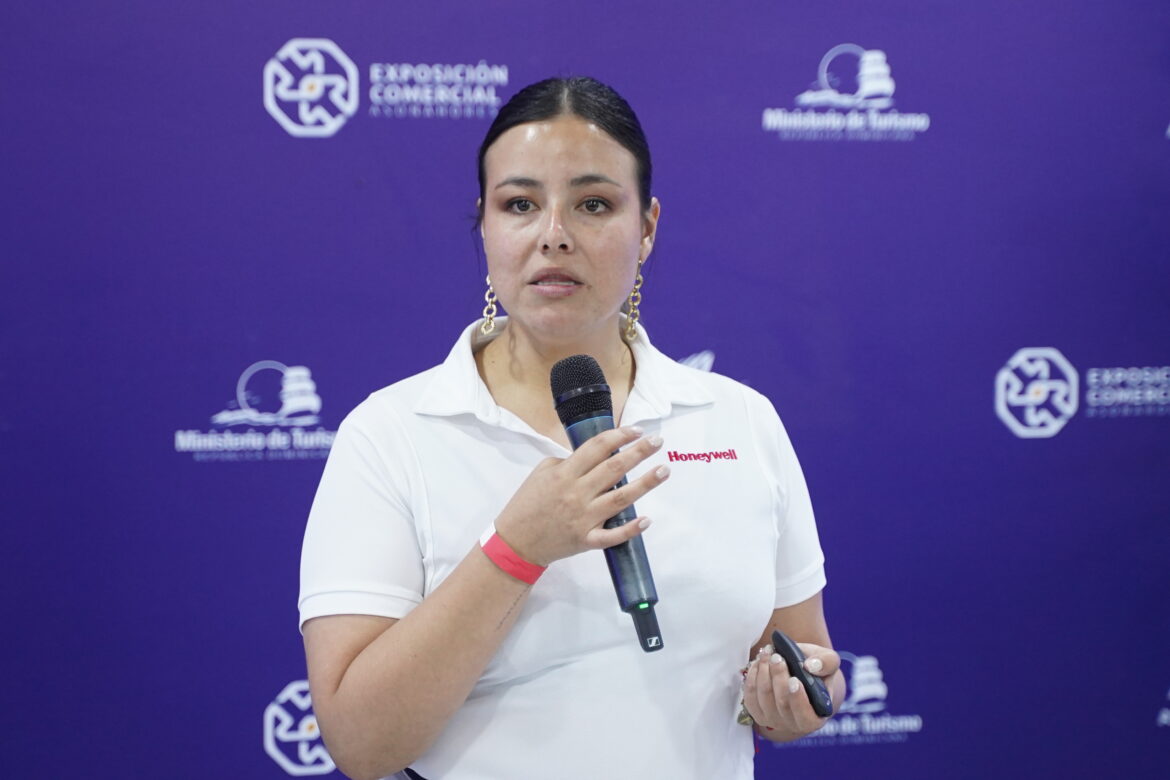 Marcela Melo de Honeywell