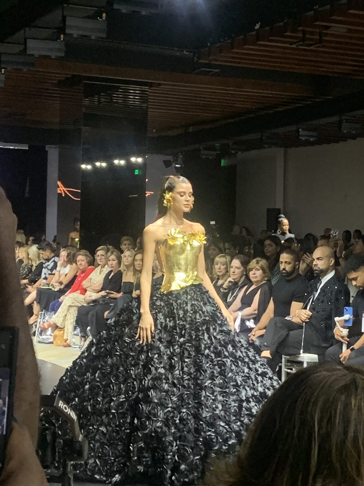 Bustier de la creación de la disenadora colombiana, Diana Herrera,con trabajos de Gianina Azar