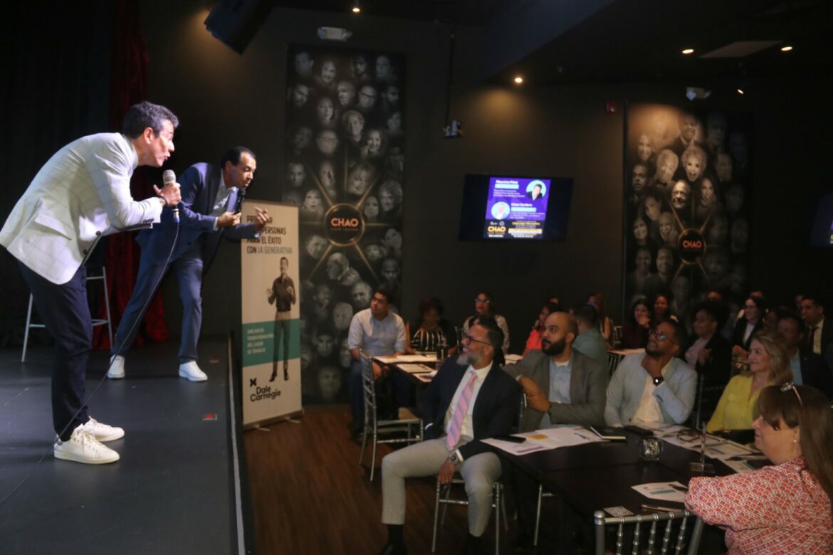 Conferencia en Chao Café Teatro sobre Liderazgo Disruptivo con César Cordero y Mauricio Piñol.