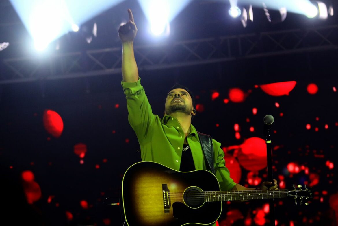 Éxito Total Luis Fonsi Cierra El Viaje Tour 2023 con Broche de Oro en Valencia..