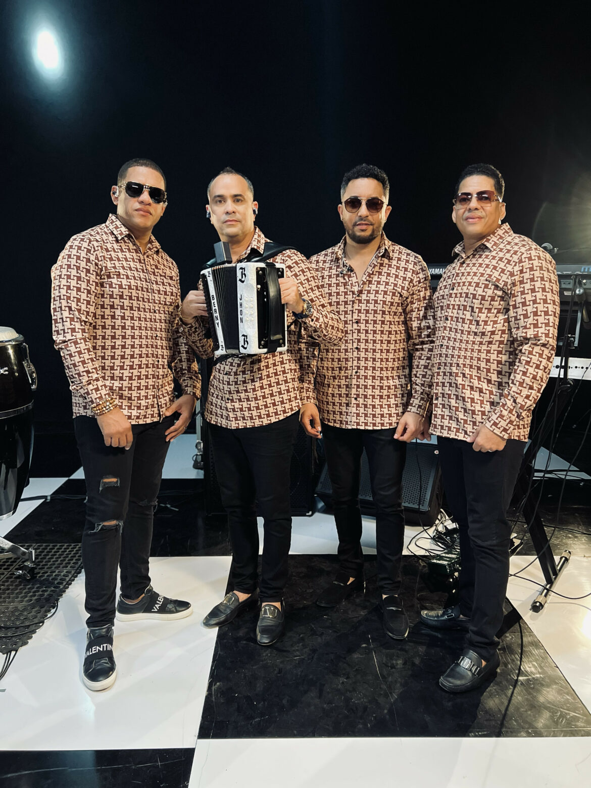 Los Líderes de la Banda Real estrenaron su nuevo merengue