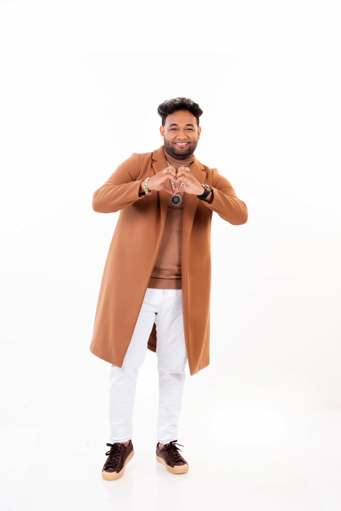 El bachatero se encuentra promocionando actualmente su canción “Quiero un veneno”