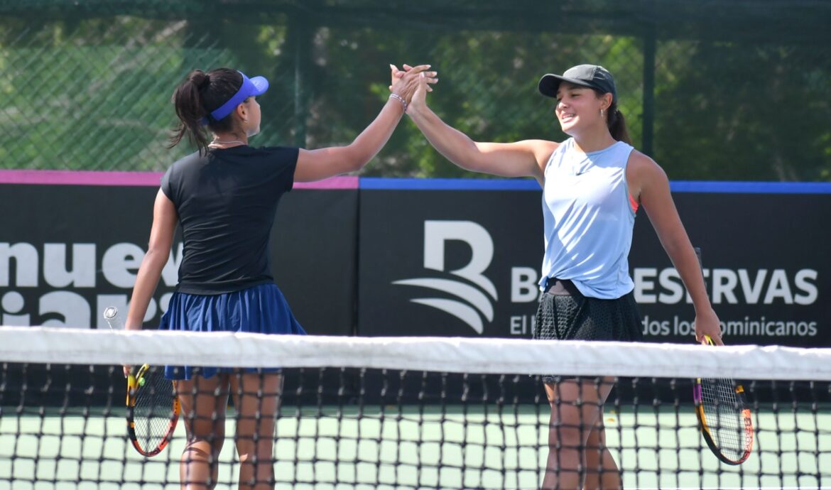 María Gell y su compañera de dobles Valerie Gómez.