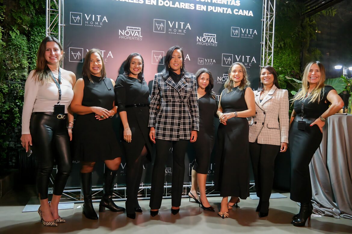 Paula Díaz, Dayadris Pimentel, Juanny Benzán, Yinette Paredes, Rosa de Jesús, Mary Cris Álvarez, Rosaura Mejía y Francia González.