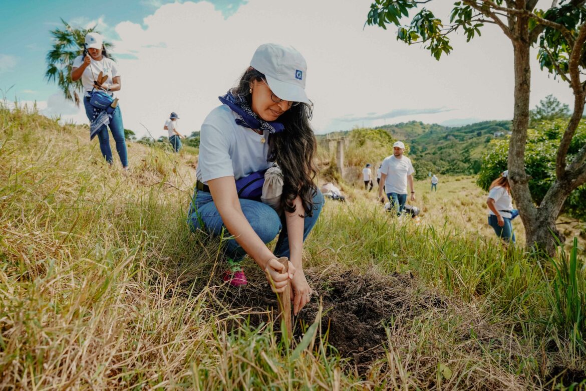 Voluntarios del Banco Popular.