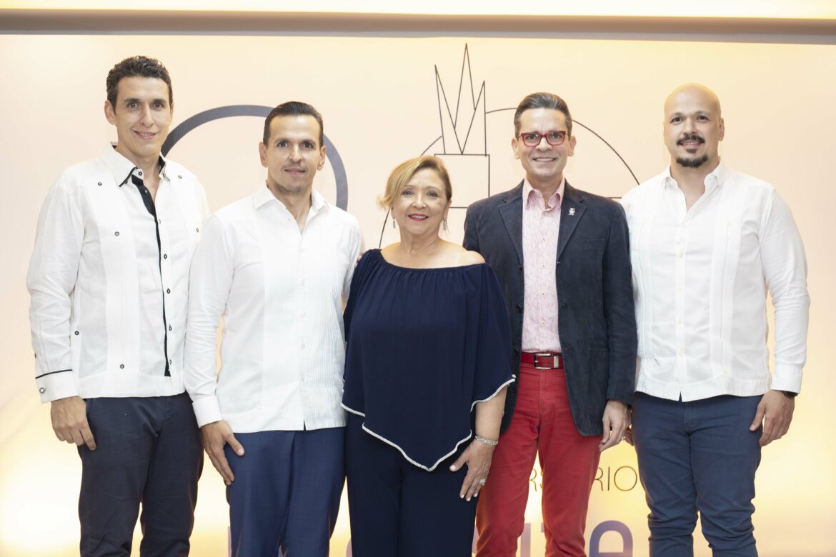 Casita 1 Dominick Blanco, Ronald Blanco, Angelita de Blanco, Francisco Sanchis y Gilberto Blanco