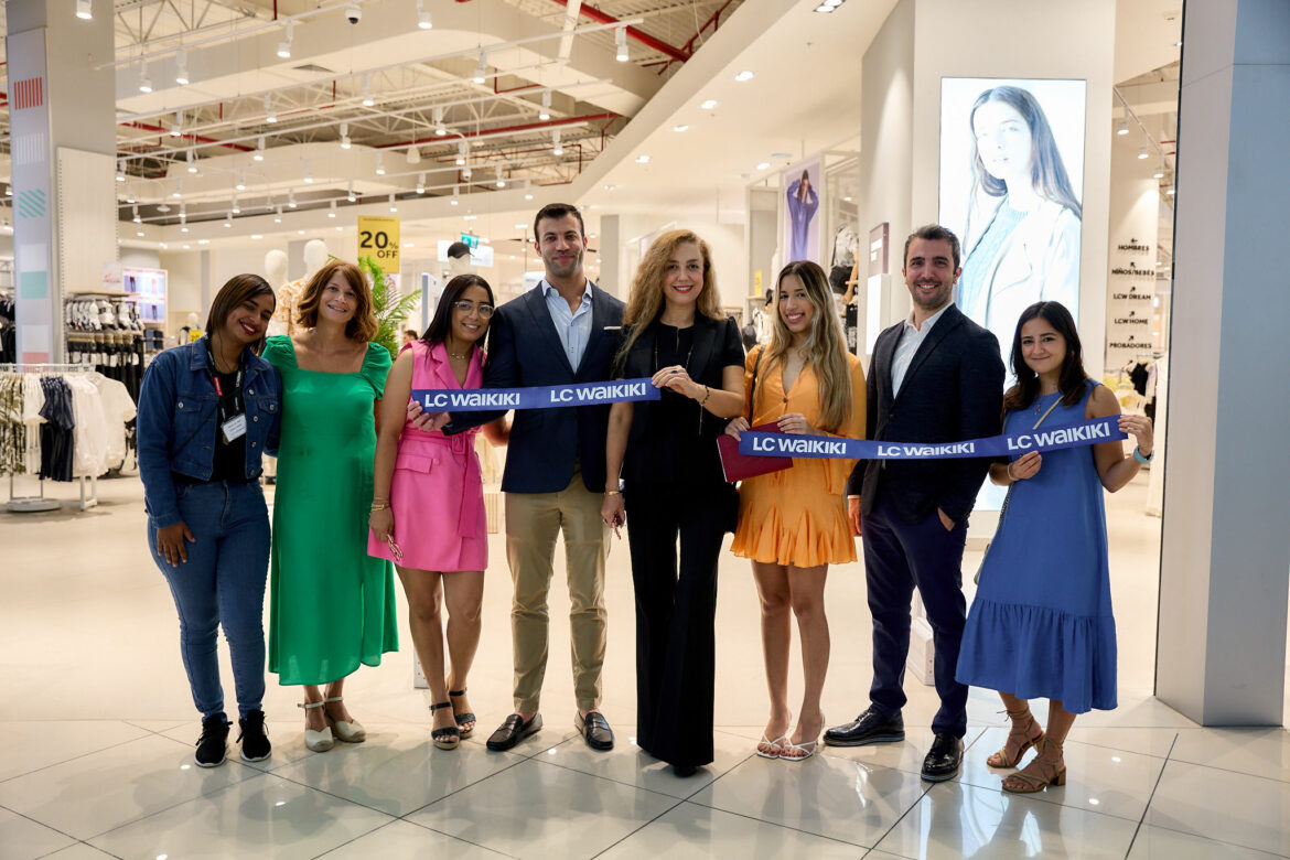 Corte de cinta, Izq a der – Yokarly Del Orbe, Paola Victoria, Ineldy Viñas, Youssef Osman, María Teresa Espil