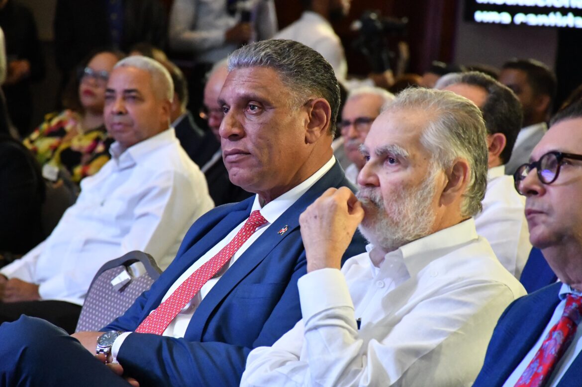 Ministro Vasquez Martinez en actividad Sello Calidad CAF Nov 2023