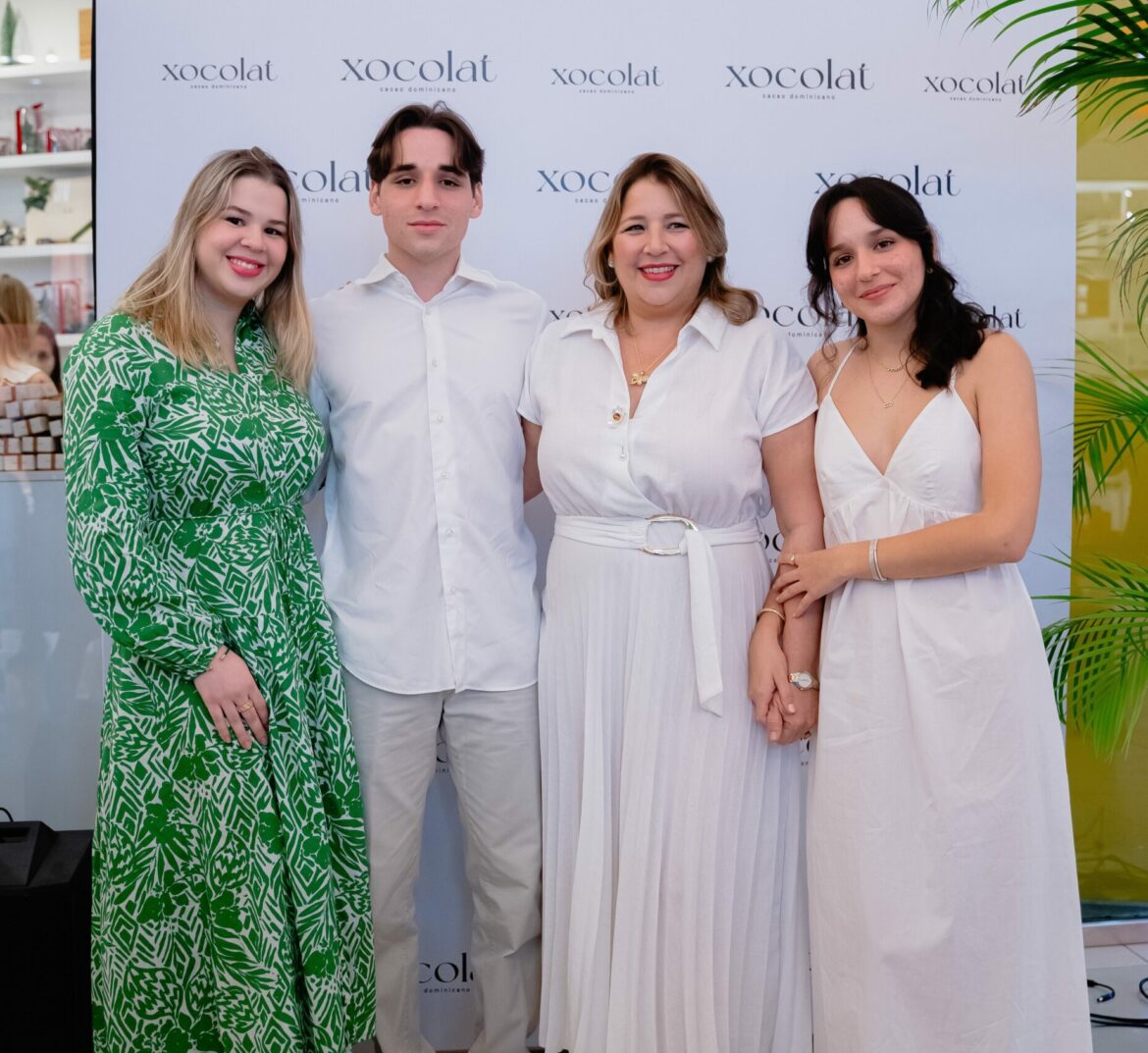 Daniela Álvarez, Gabriel Álvarez, Diana Munné y Amanda Álvarez