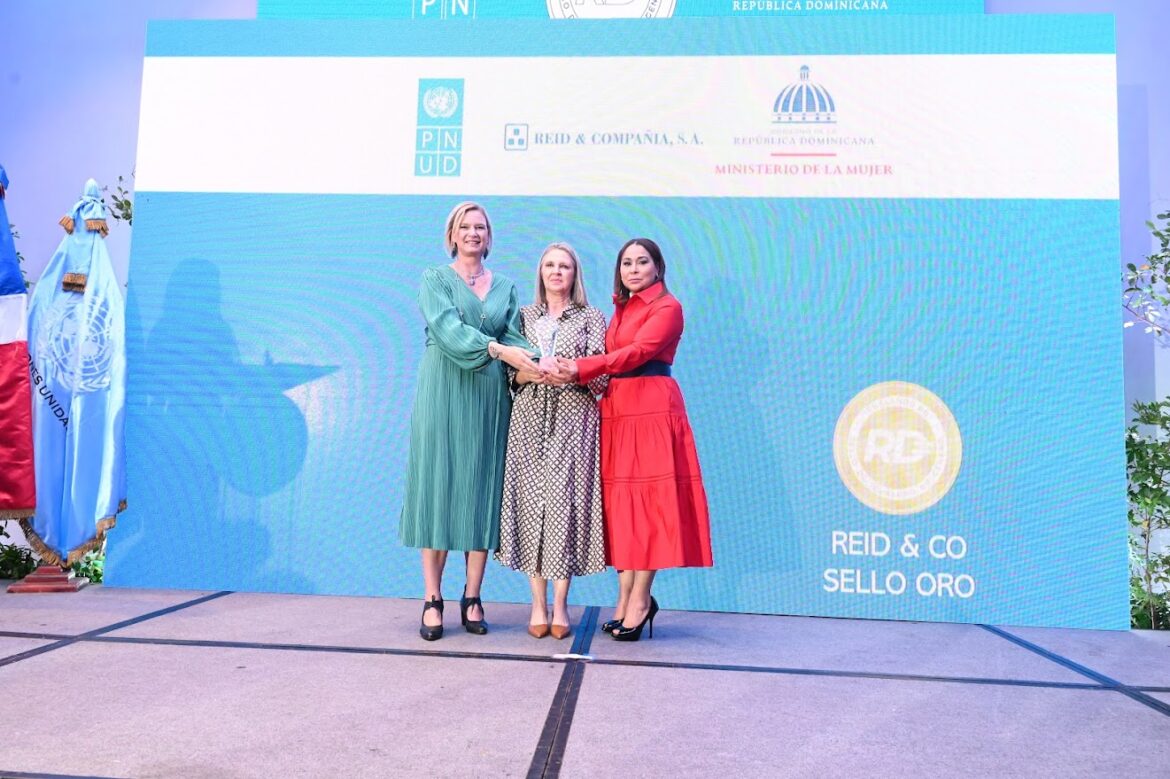 Inka Mattila, representan del PNUD en RD, Clara Reid de Frankember, Presidenta de Reid & Co, Mayra Jiménez, Minista de La Mujer