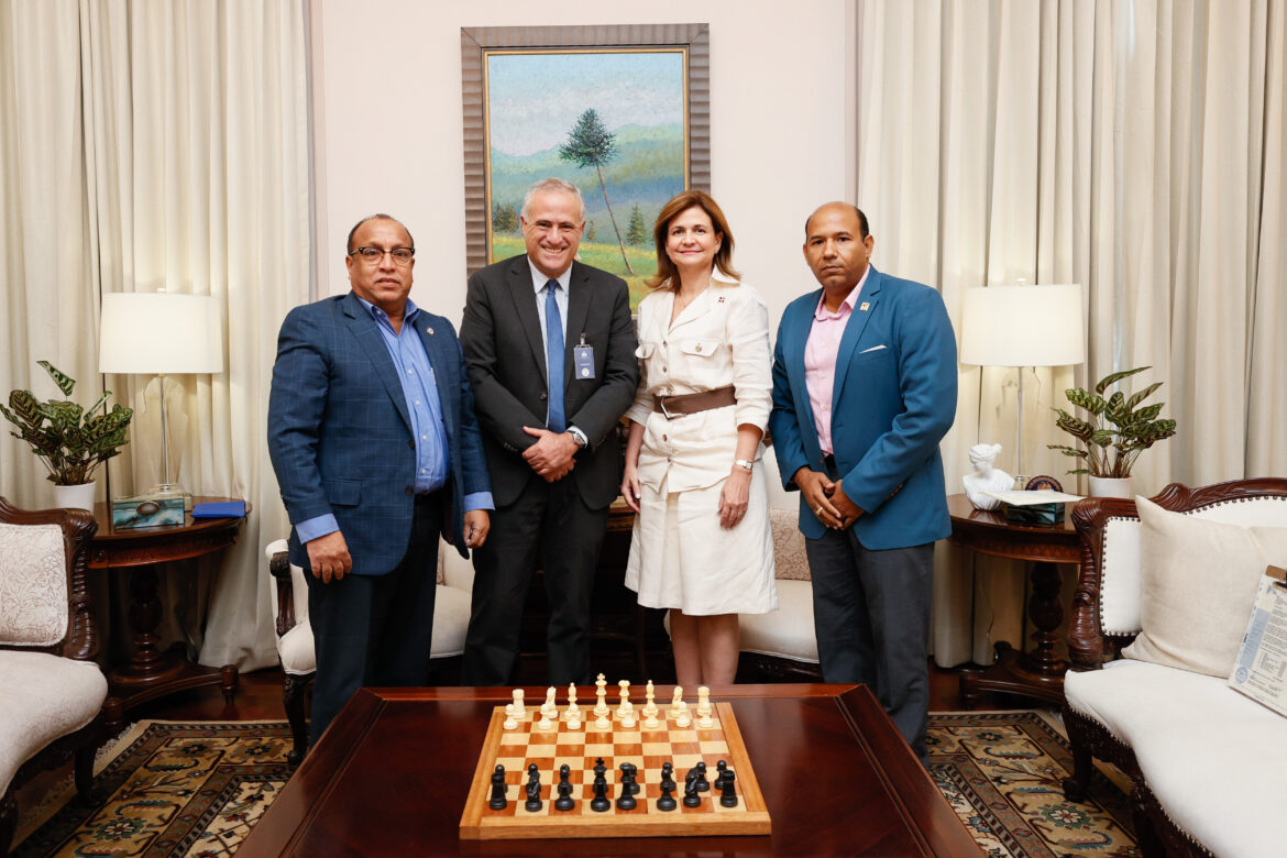 José Gabriel Jaquez, Pedro Domínguez Brito presidente FDA, Raquel Peña Vicepresidenta de la República y Braulio Ramírez presidente del C.O.