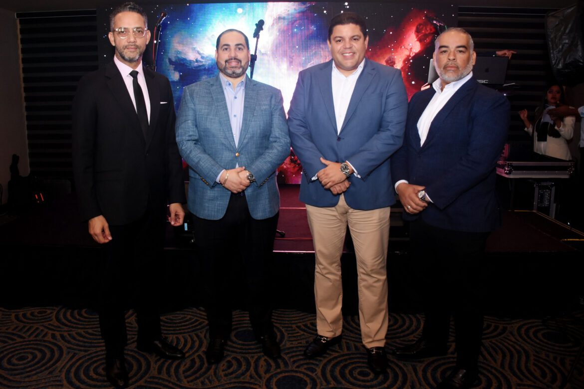 Sergio Carlos, Carlos R. Manzano, Carlos B. Manzano y Carlos Martinez