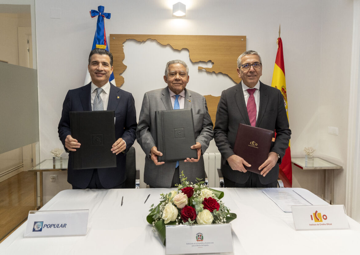 Desde la izquierda, los señores Christopher Paniagua, Juan Bolívar.