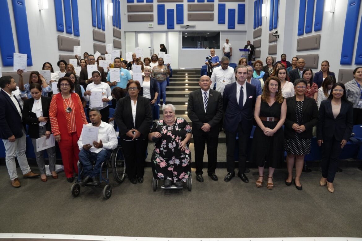 INFOTEP Certifican formadores en asistencia personal a Personas con Discapacidad.