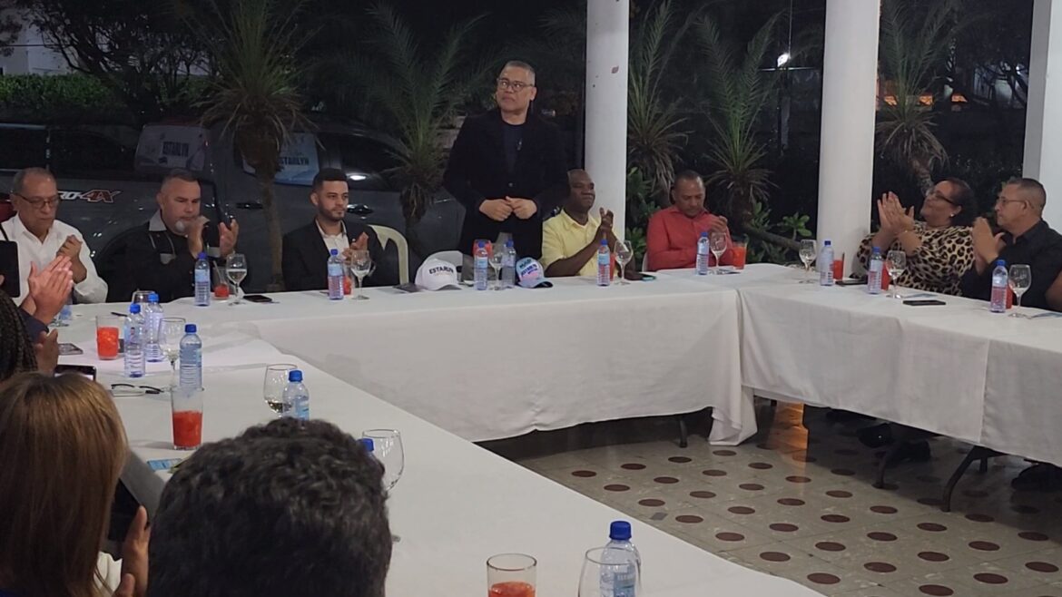 Candidato presidencial propone integrar iglesias en políticas públicas para el desarrollo integral