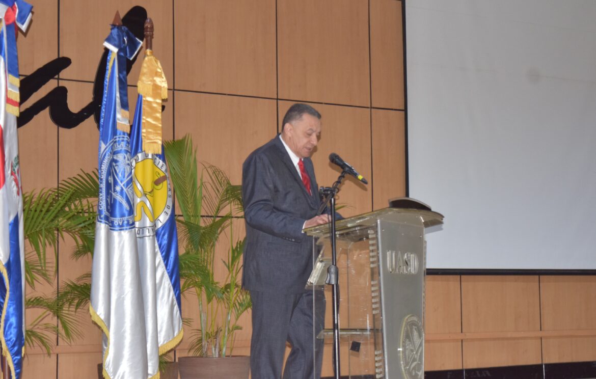El decano de la Facultad de Ciencias de la Salud de la UASD, doctor Mario Ufre.