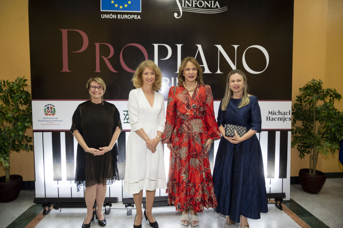 Marianela Sallent – Directora de Bellas Artes, Katja Afheldt de la UE, Milagros Germán, ministra Cultura y Margarita Miranda, Fundación Sinfonía