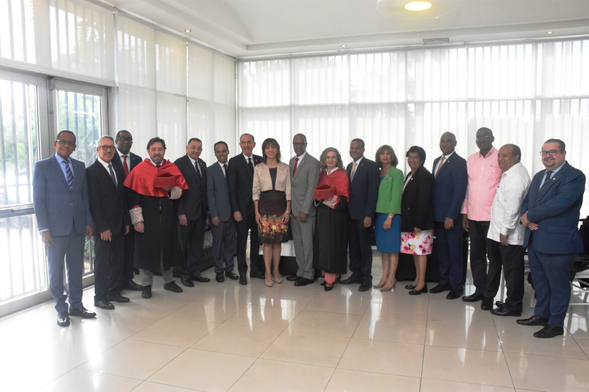 Ministro del MESCYT Participa en Graduación de la Red Latinoamericana de Postgrado de la Universidad del País Vasco..