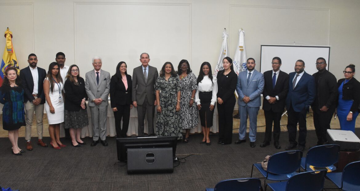 RD gradúa estudiantes ecuatorianos del programa Inglés de Inmersión para la competitividad