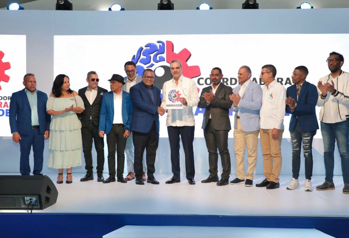 El presidente Luis Abinader recibe el manifiesto del sector de la industria creativa y cultural