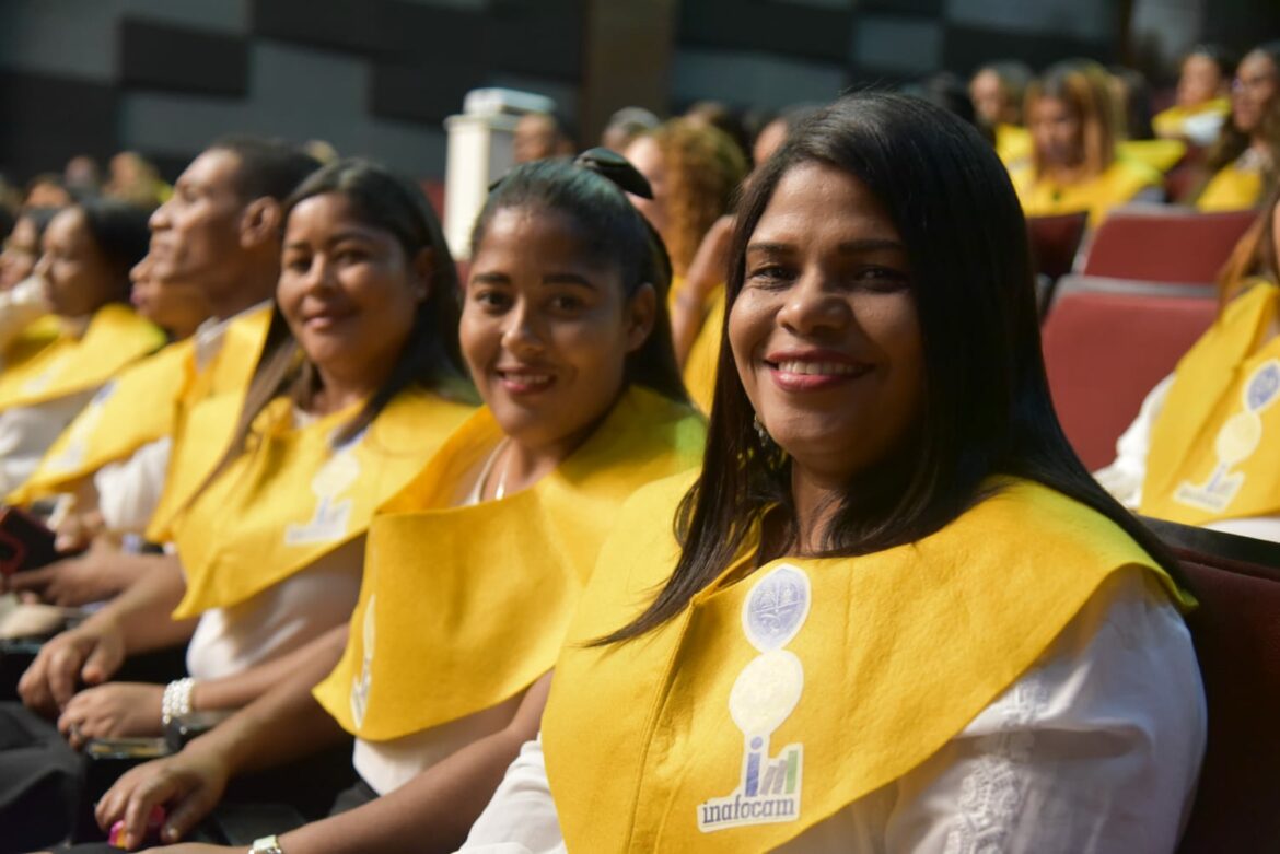 Vista de los graduandos del diplomado Didáctica y creación en el cine, en el recinto UASD-Barahona.