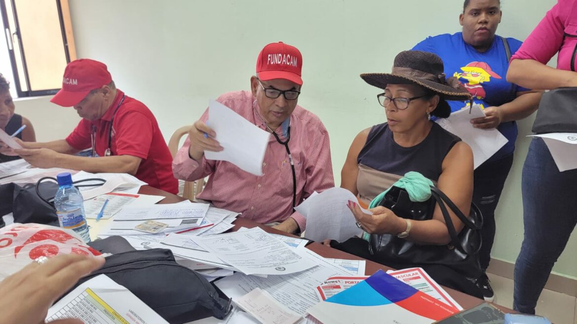 El presidente de Fundacam lidera un operativo médico. (Archivo)