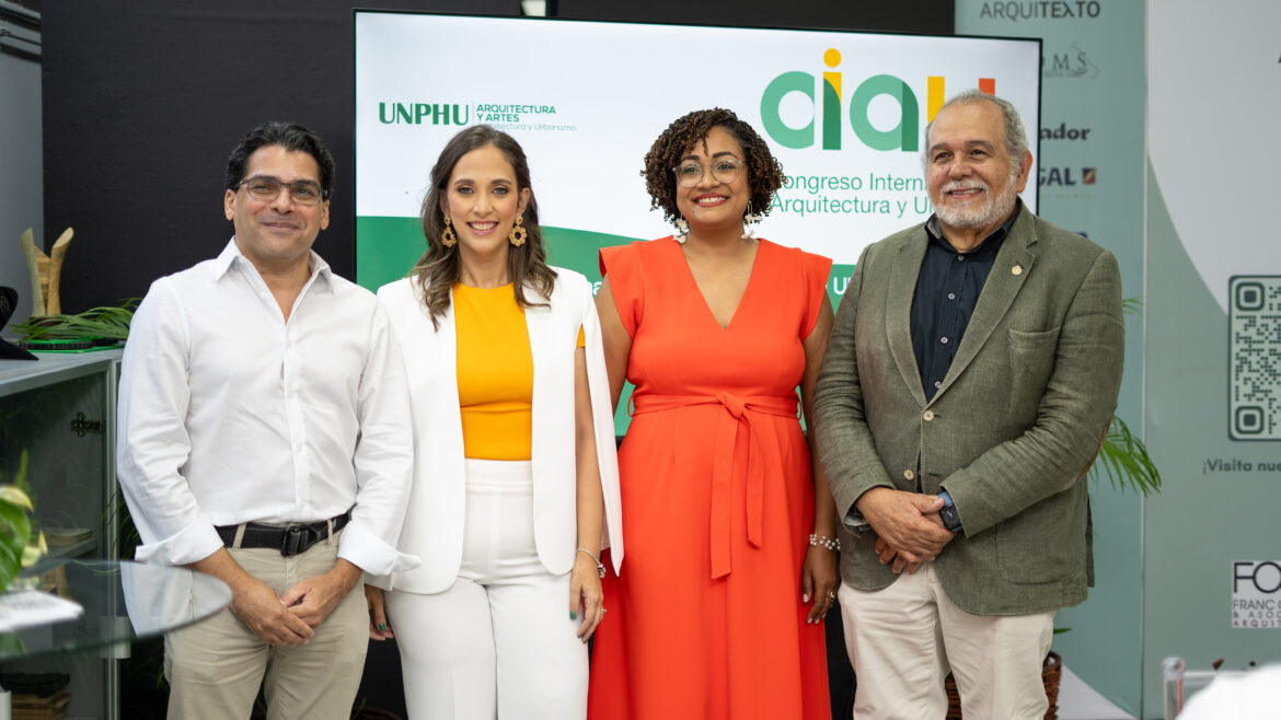 1. Arq. Juan Rufino Castillo, Arq. Heidi De Moya, Arq. Mizoocky Mota y el Arq. Omar Rancier