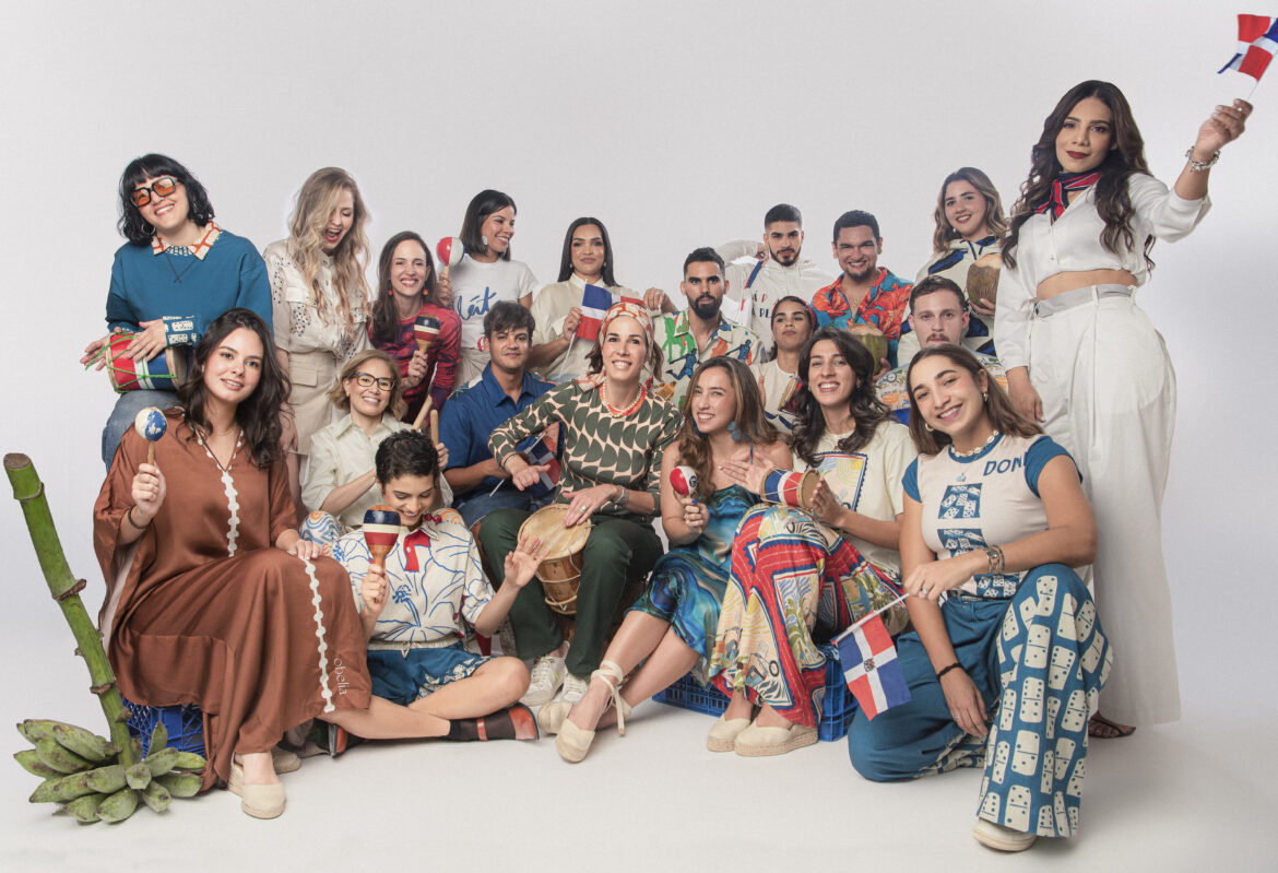 3- Diseñadores junto a Silvia Argüello, directora de Latin American Fashion Awards