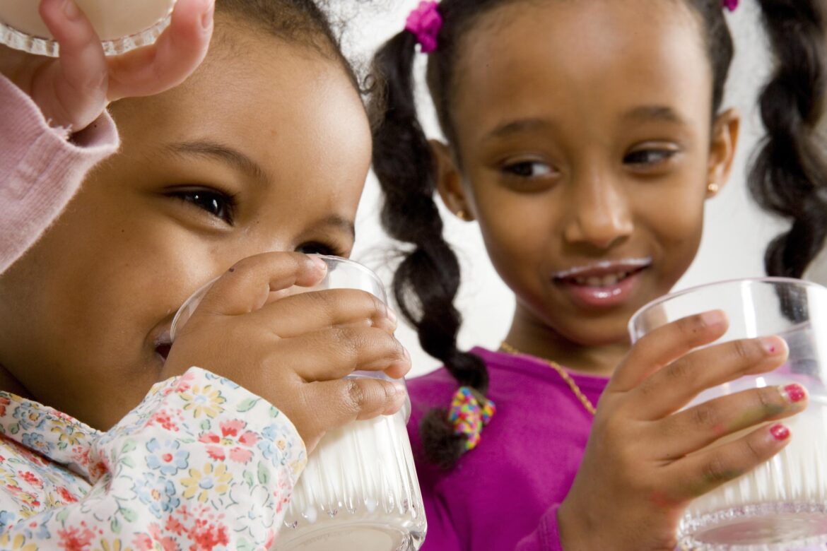 Children drinking milk